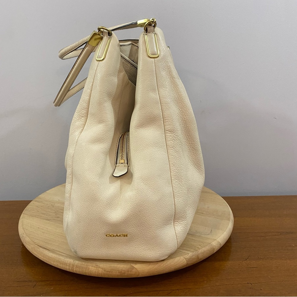 Coach Madison Phoebe White Pebbled Leather Shoulder Bag British Slouch Y2K 24621